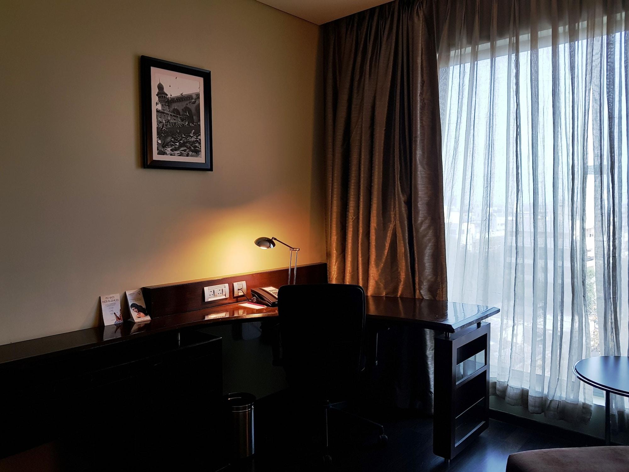 Vivanta Hyderabad, Begumpet Ngoại thất bức ảnh A room at the Taj Bengal