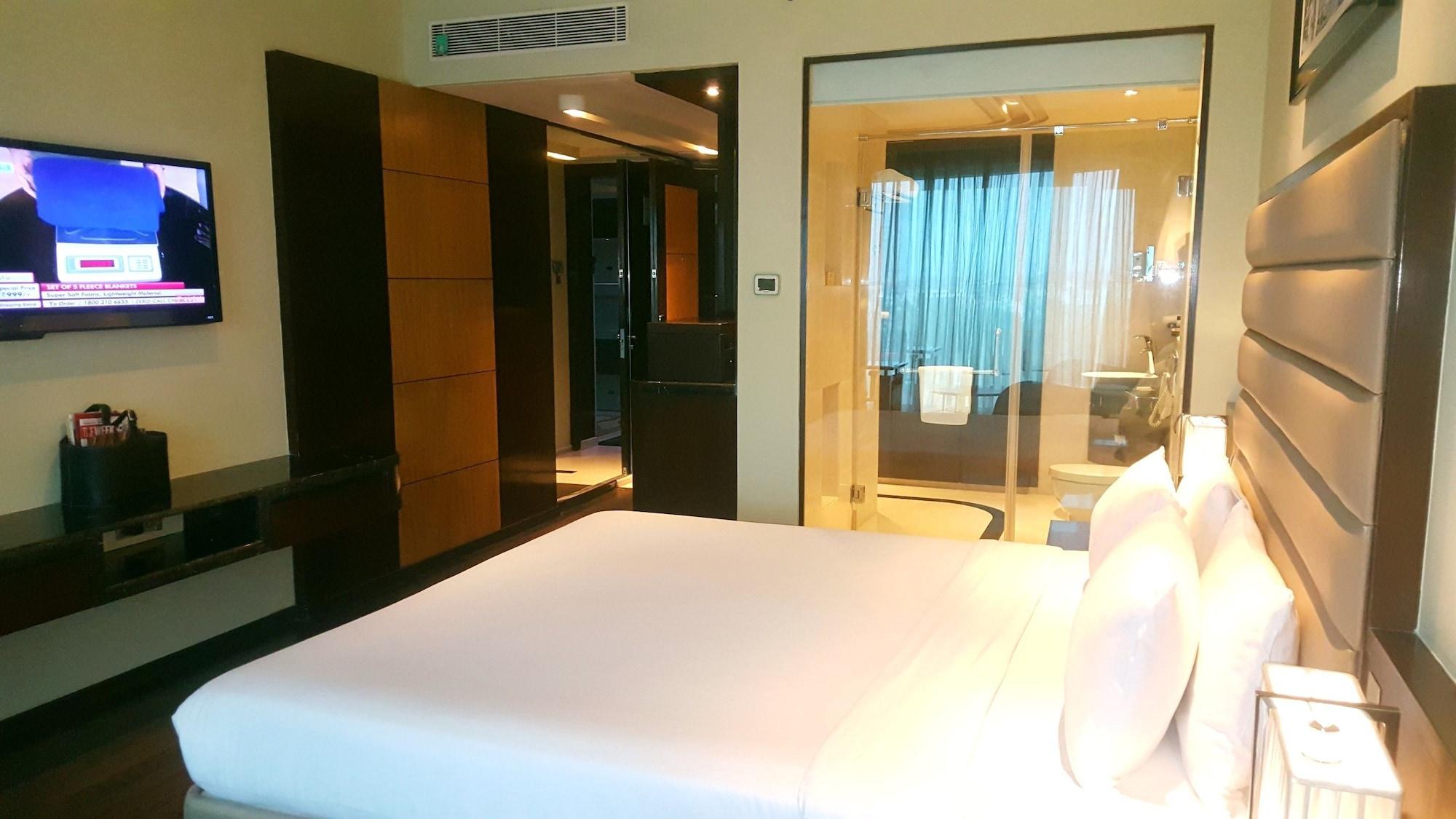 Vivanta Hyderabad, Begumpet Ngoại thất bức ảnh A room at the hotel