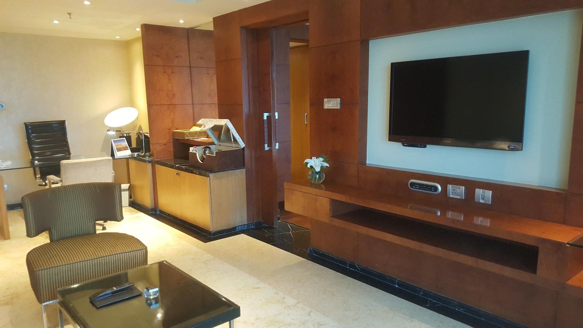 Vivanta Hyderabad, Begumpet Ngoại thất bức ảnh A suite at the Taj Mahal Palace