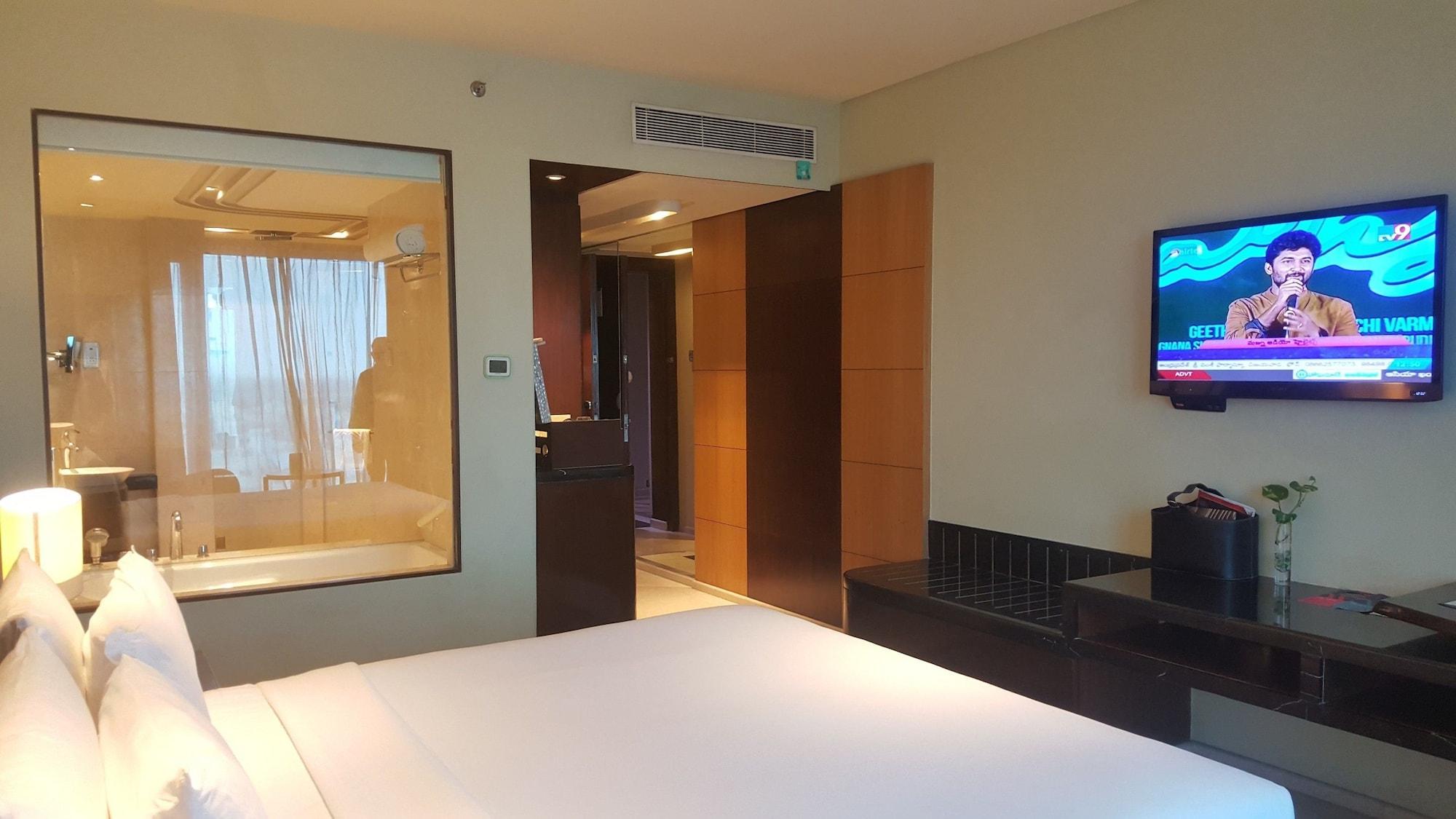 Vivanta Hyderabad, Begumpet Ngoại thất bức ảnh A room at the hotel