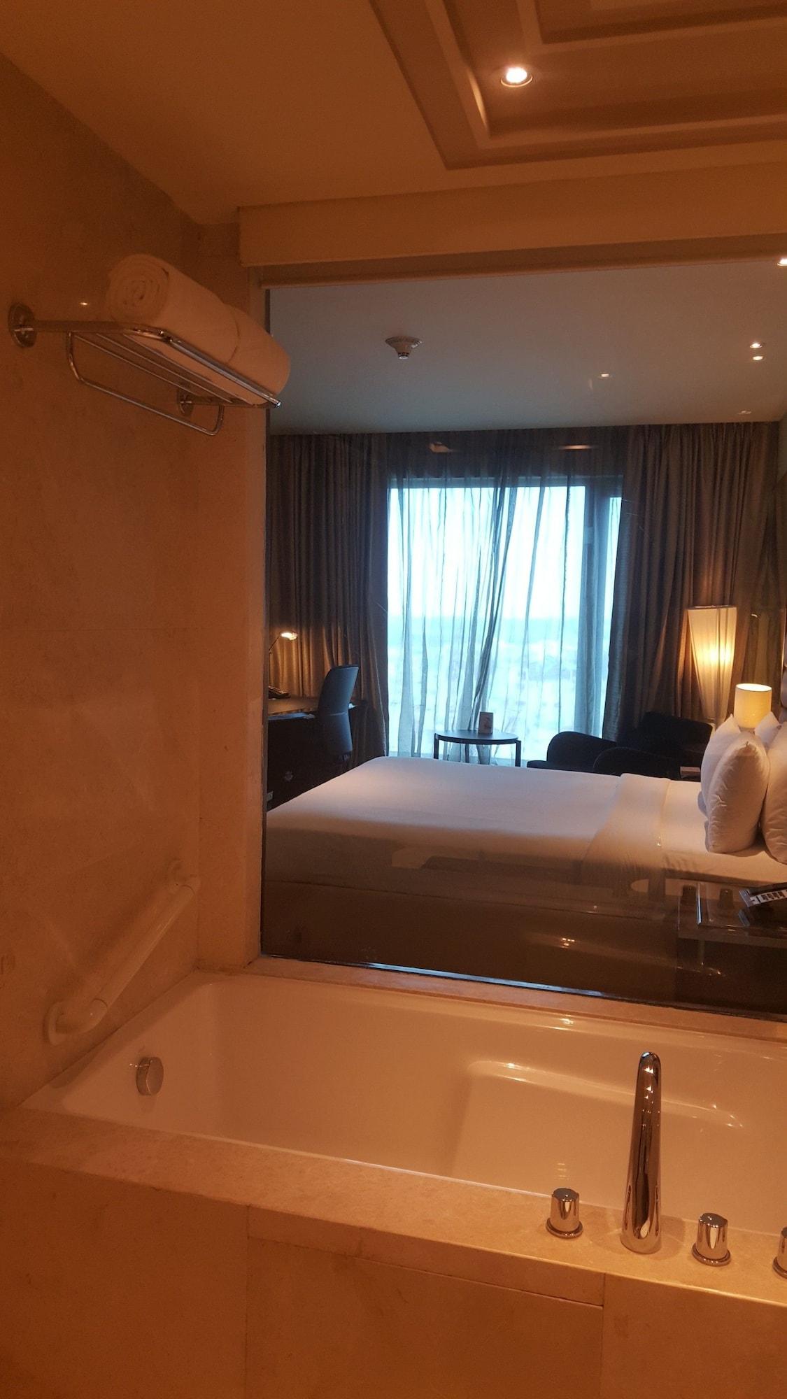 Vivanta Hyderabad, Begumpet Ngoại thất bức ảnh A room at the hotel