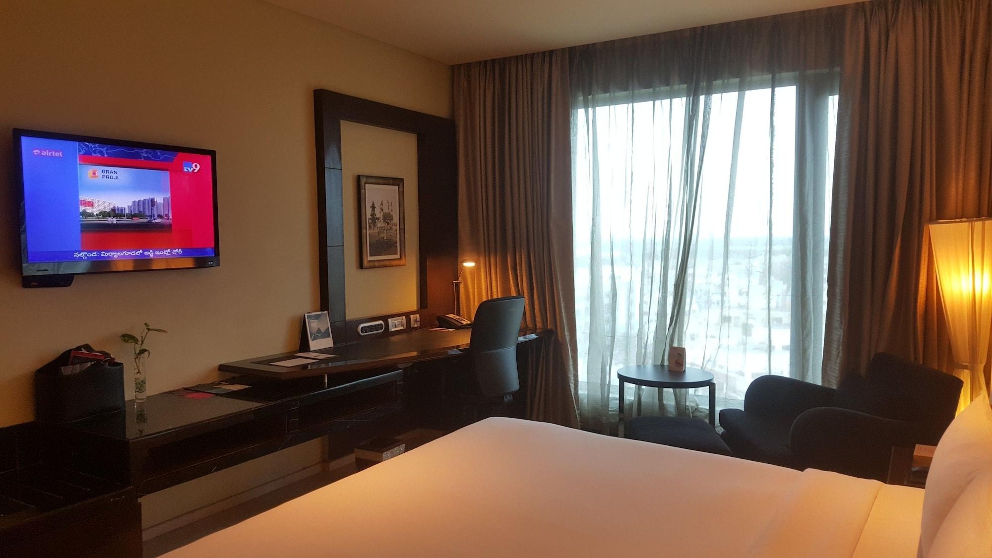 Vivanta Hyderabad, Begumpet Ngoại thất bức ảnh A room at the hotel