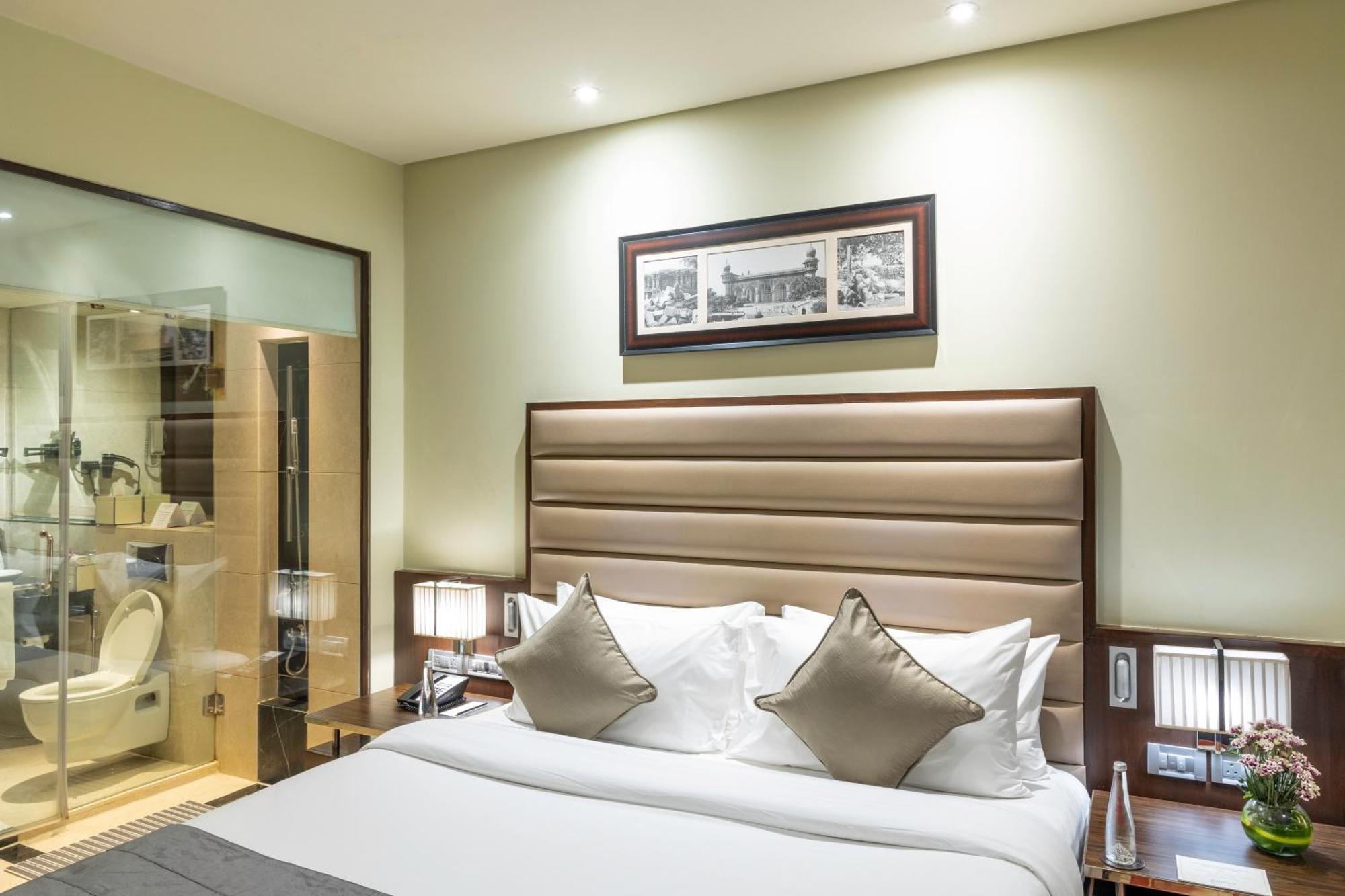 Vivanta Hyderabad, Begumpet Ngoại thất bức ảnh A room at the hotel