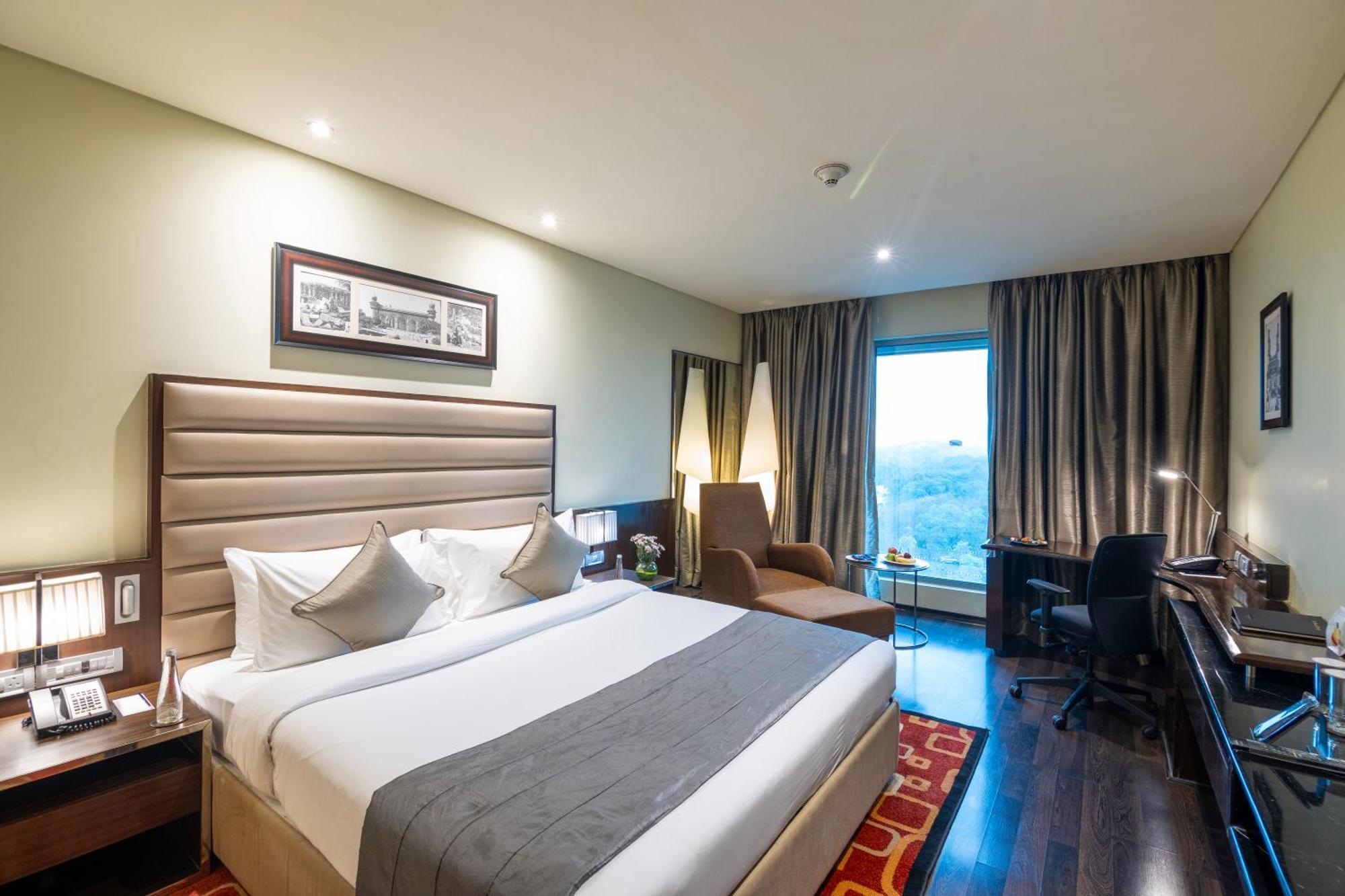 Vivanta Hyderabad, Begumpet Ngoại thất bức ảnh A room at the hotel