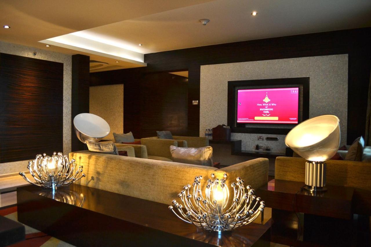 Vivanta Hyderabad, Begumpet Ngoại thất bức ảnh The lounge at Cape Town International Airport